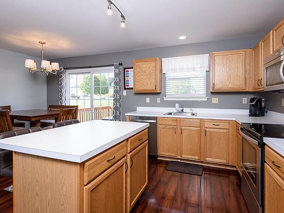 4th image of 100 Danielle Ln