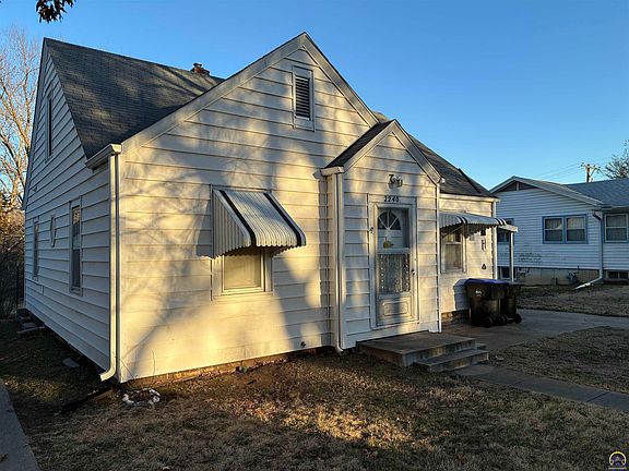 3rd image of 2240 SE Maryland Ave