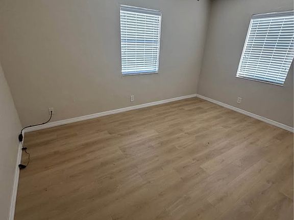 2nd image of 500 61st Ave NE