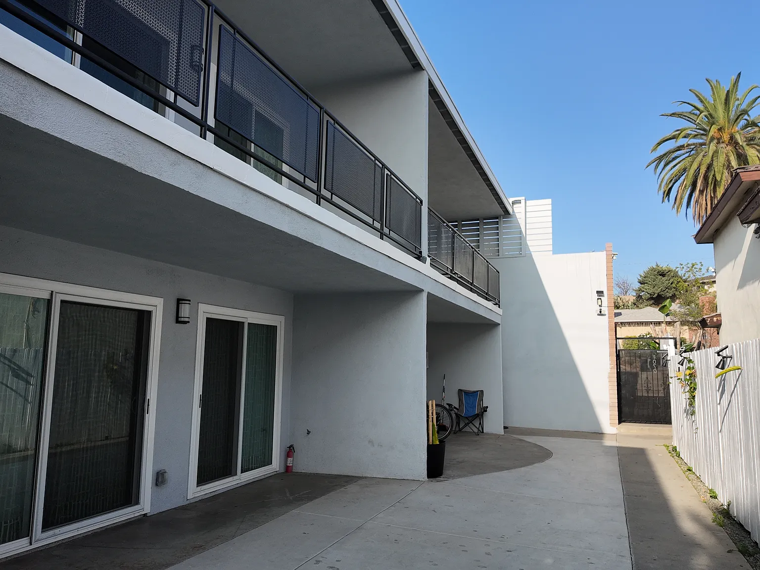 2 bed, 900 sqft, $2,340 — Photo 2
