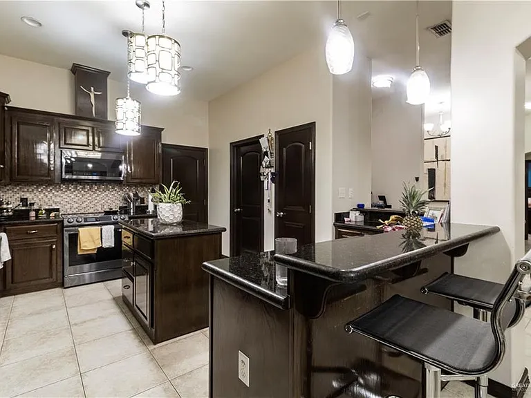 2504 Sevilla St — Photo 5