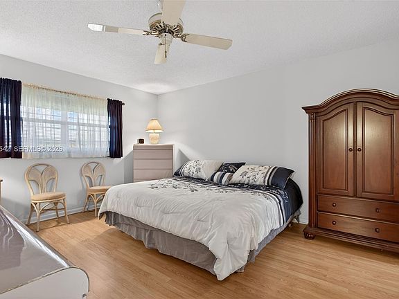 4th image of 4299 NW 16th St APT 202