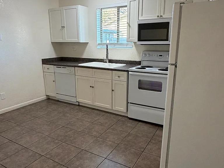 1420 E Brown St #B — Photo 4