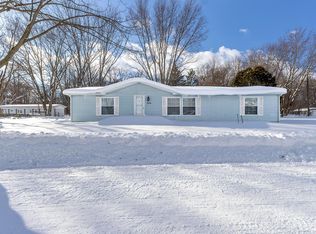 54598 Park Ln, Eau Claire, MI