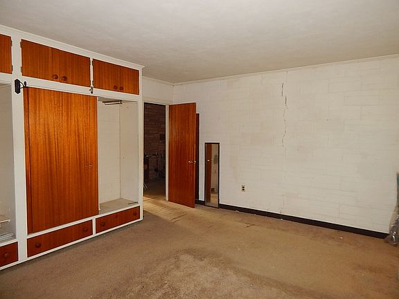 4th image of 433 8th St