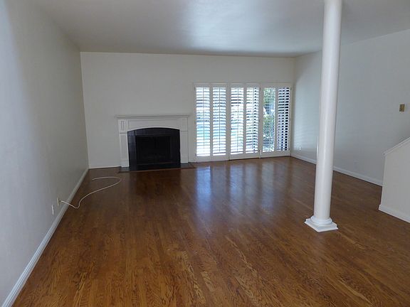 3rd image of 947 Shoreline Dr