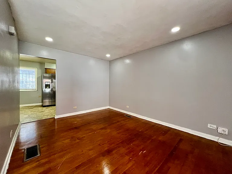 1414 W Chase Ave #D — Photo 4