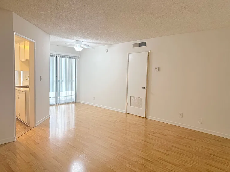 331 Ardmore Avenue Apartments - Prime Location in Koreatown — Photo 4