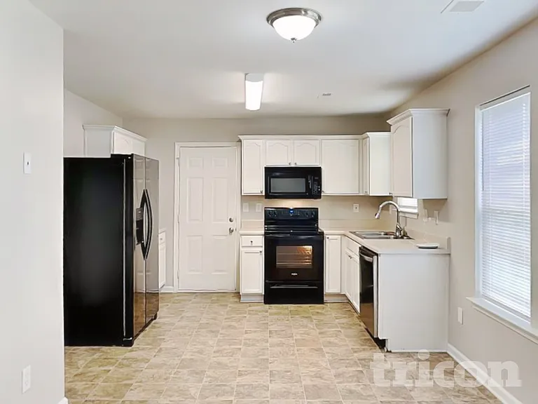 106 Newport Dr — Photo 7