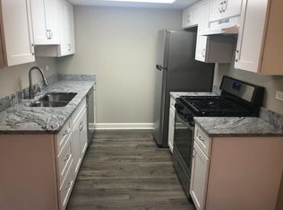 1369 Westminster Cir, Roselle, IL