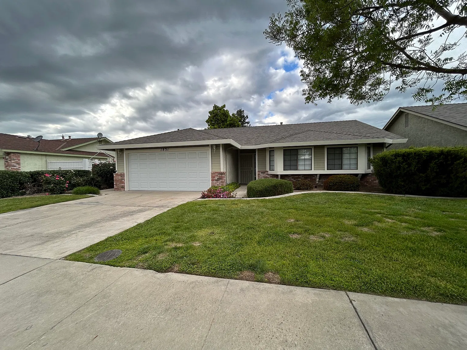 1831 E Chamberlain Dr — Photo 1