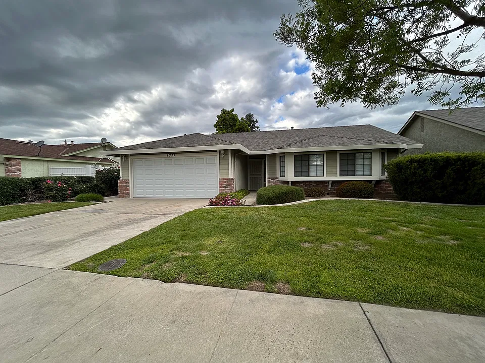 1831 E Chamberlain Dr