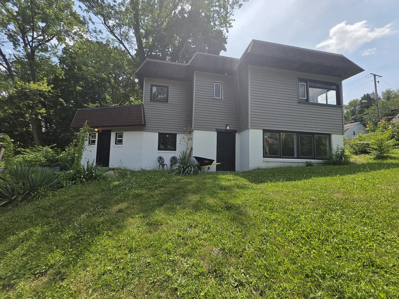 2 bed, 1192 sqft, $1,750 — Photo 1
