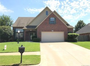 10006 E 94th St N, Owasso, OK 74055