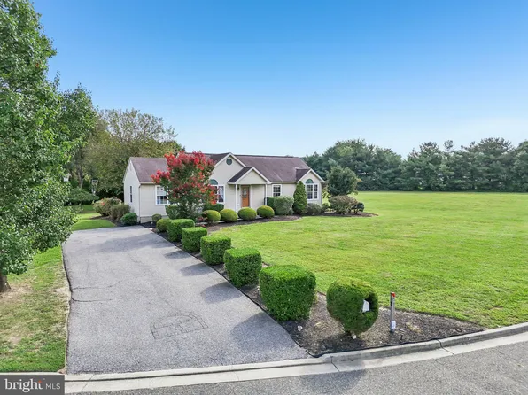 4 Karen Dr, Pittsgrove, NJ 08318