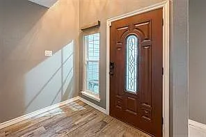 2122 Courtshire Ln — Photo 3