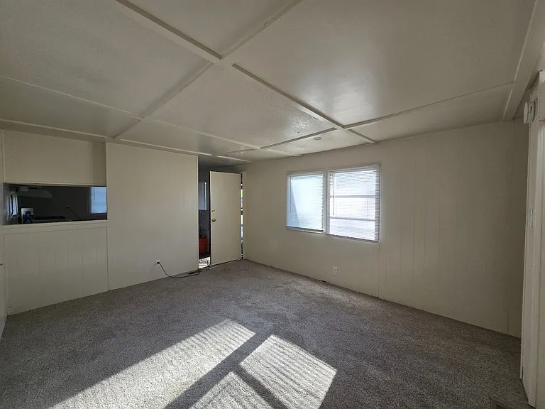622 Richard St — Photo 5