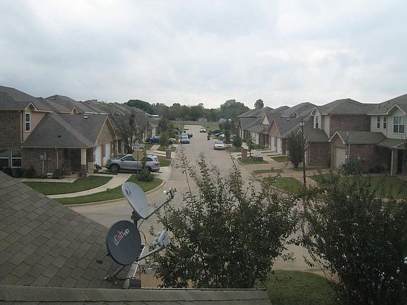 3rd image of 412 Bellevue Ln