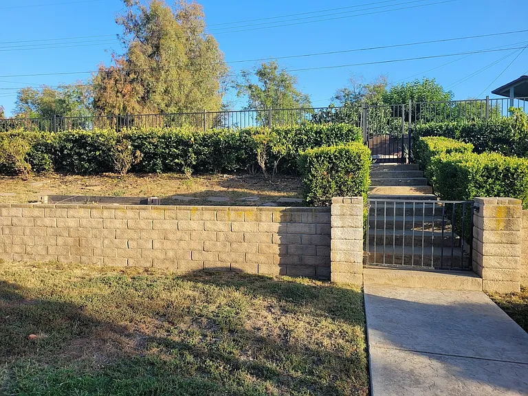 639 Calle Tulipan — Photo 11