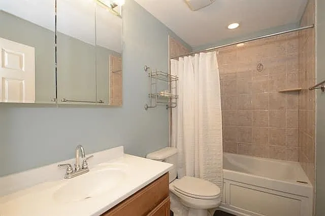 2904 N Avers Ave #2R — Photo 6