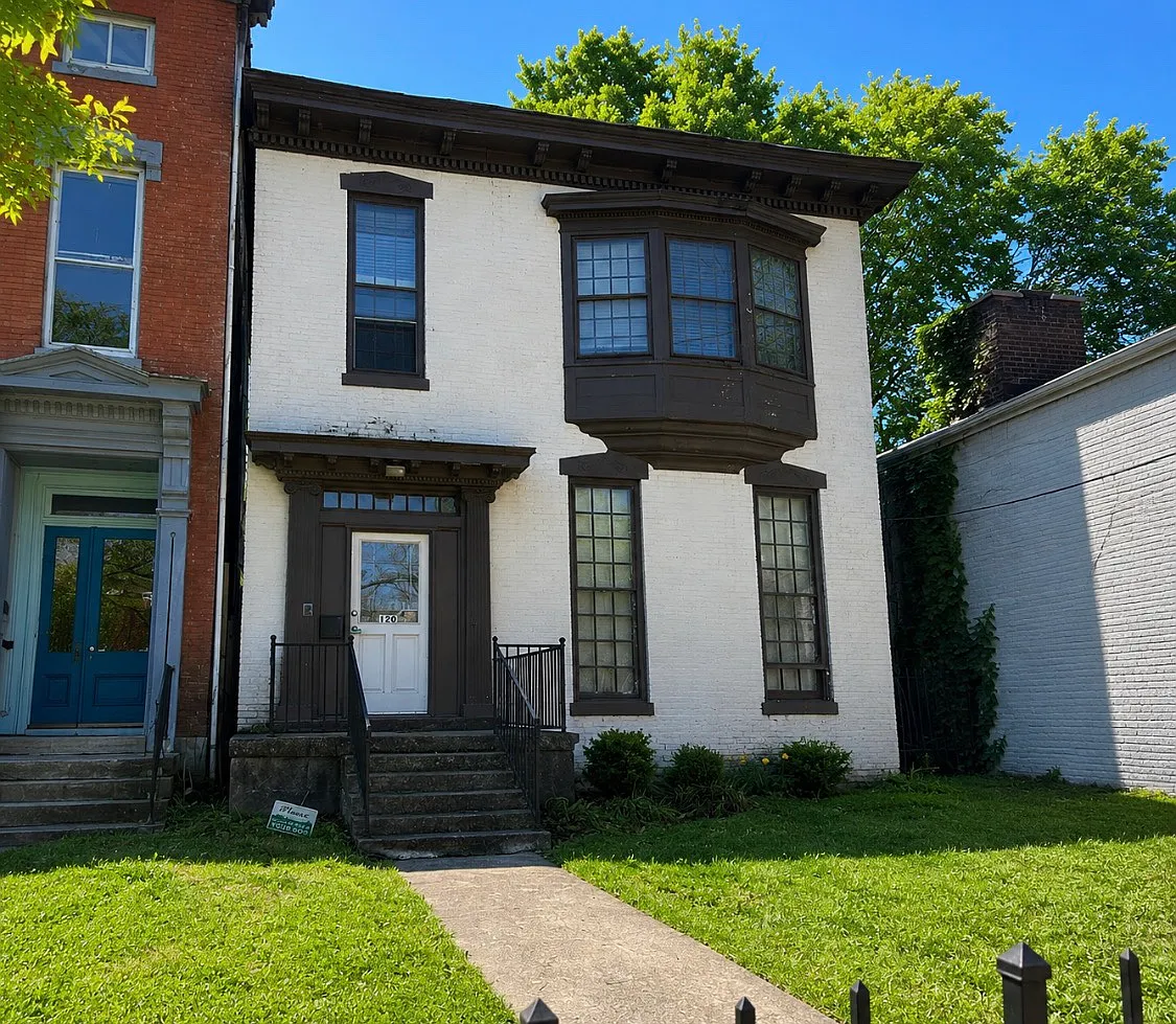 120 E Oak St — Photo 1