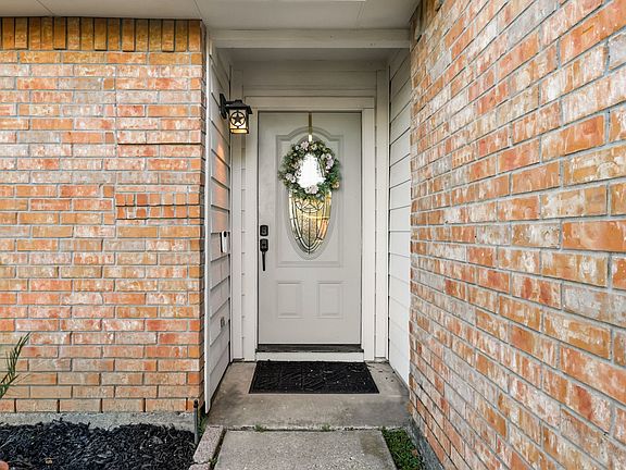 3rd image of 2505 Mitchell Ln