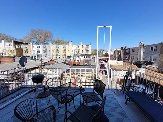 Rented by Halvatzis Realty | media 18