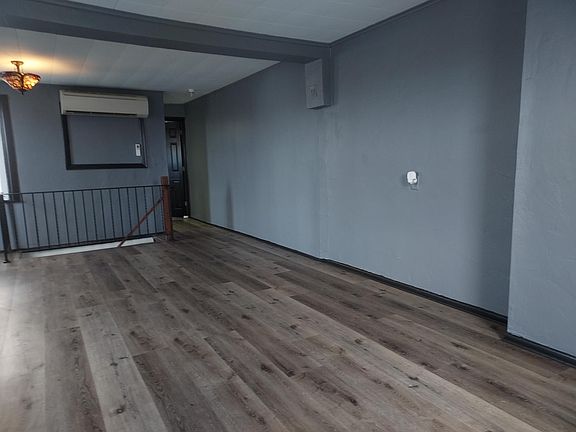3rd image of 2514 E York St