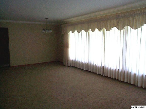 2nd image of 626 Parkview Ln