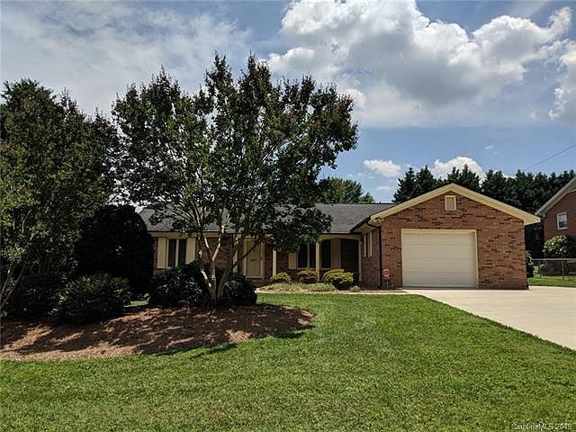 1st image of 1120 Forest Park Dr