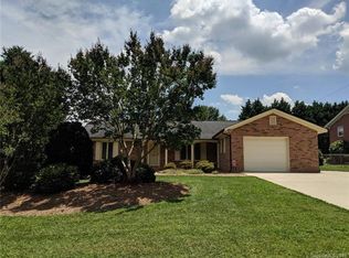 1120 Forest Park Dr, Statesville, NC 28677