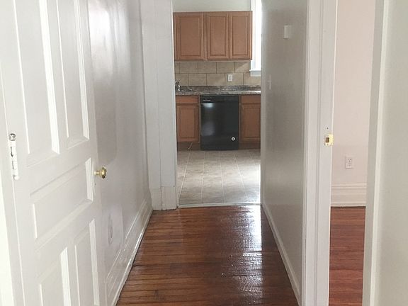 2nd image of 152 W King St APT 1