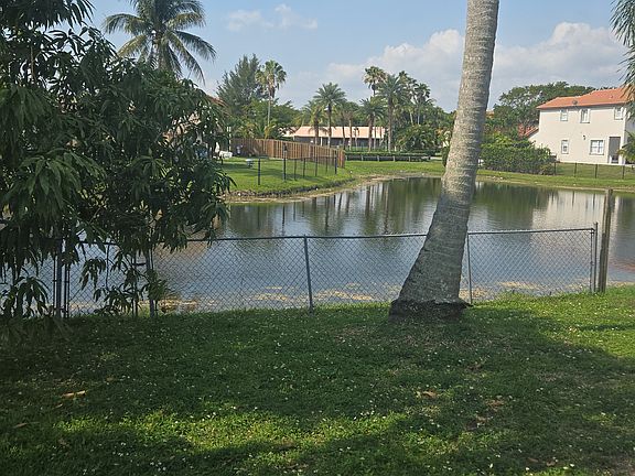 5th image of 366 E Riverbend Dr