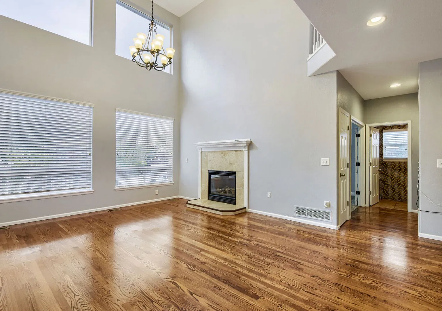 Beautiful 5 Bedroom Home- New Carpet-New Paint! Move in Ready! Gym and Craft Room! — Photo 3