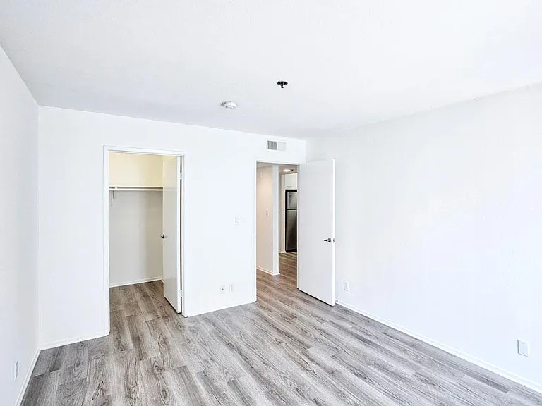 1837 Whitley — Photo 13