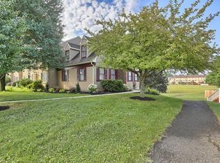 6536 Hollow Dr, East Petersburg, PA 17520