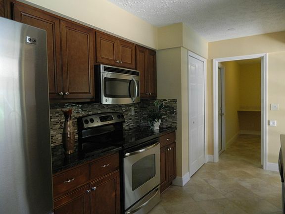 4th image of 2374 SE Longhorn Avenue
