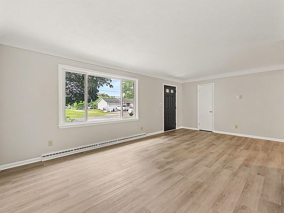 4th image of 360 Clark St