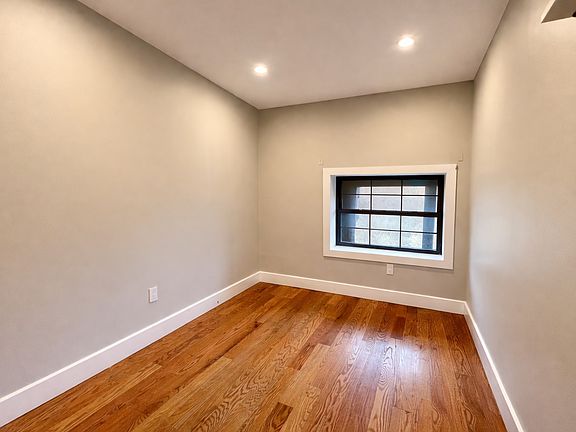 2nd image of 934 Lafayette Ave #5