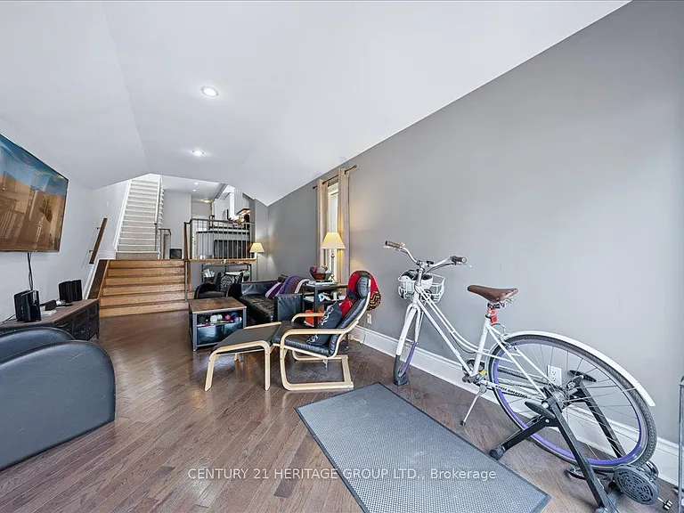 169 King Edward Ave — Photo 5