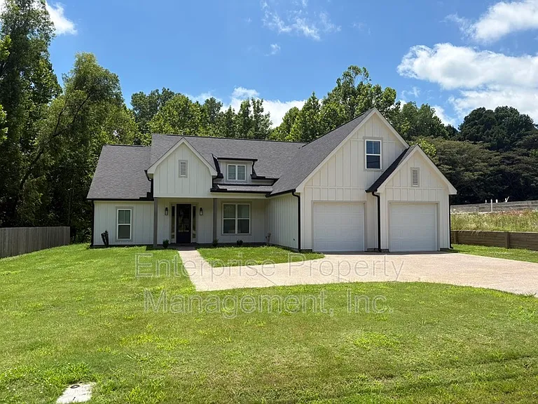 239 McLaughlin Dr — Photo 2