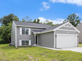 148 Meadowgate Dr, Walbridge, OH 49465