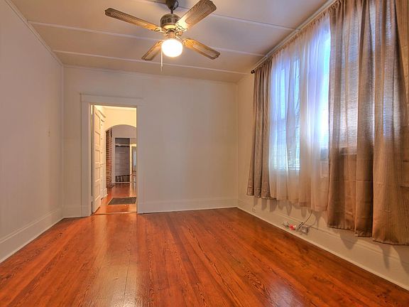 5th image of 821 Joseph St