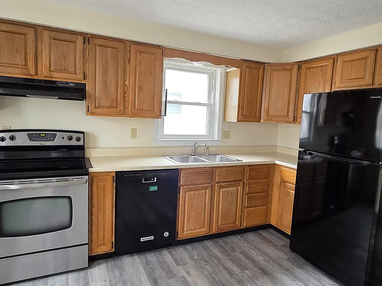 35 Westland Ave — Photo 2