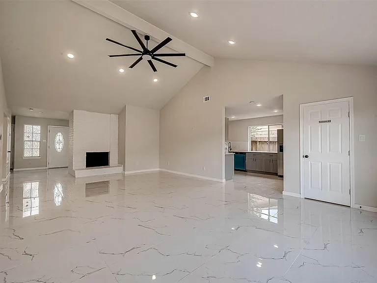 12055 Fairpoint Dr — Photo 40