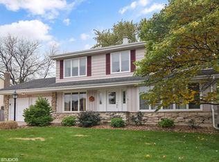 22W143 Sheffield Ct, Glen Ellyn, IL 60137