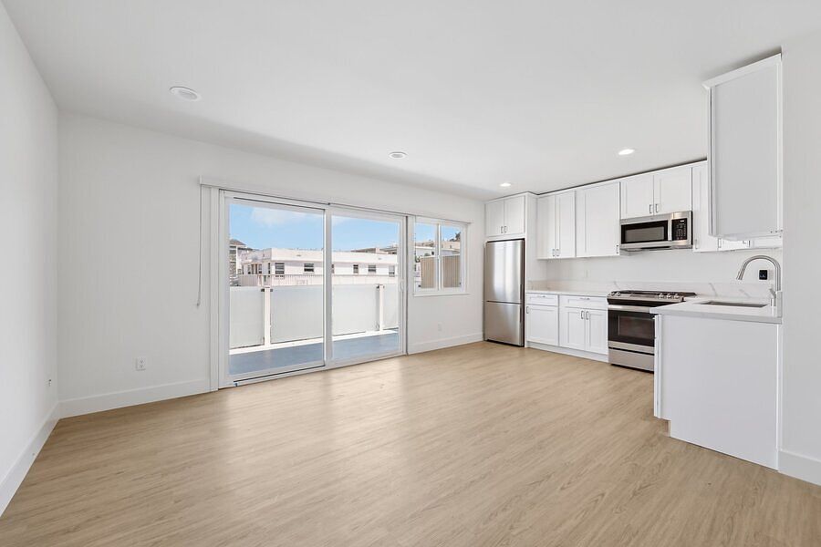1st image of 150 10th St #8