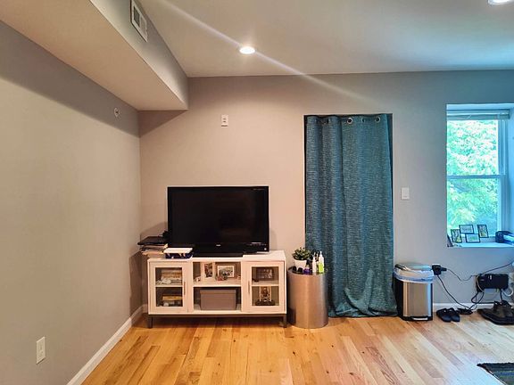 2nd image of 3829 Lancaster Ave APT 3