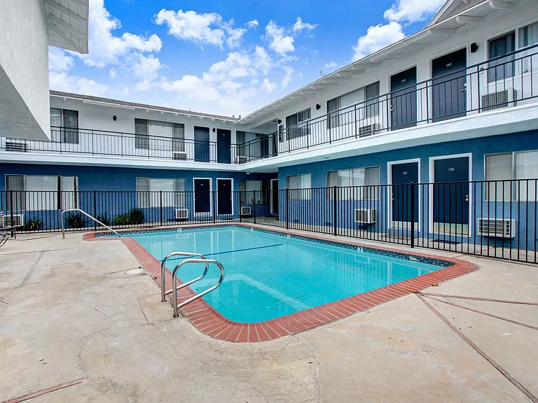 Reseda Apartments — Photo 66
