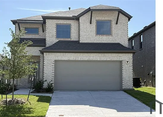 4 bed, 2400 sqft, $2,700 — Photo 2